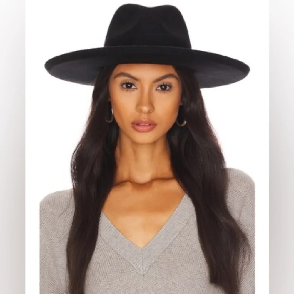 The Melodic Fedora in Black
Lack of Color
In great condition
Size adult medium - Picture 1 of 7